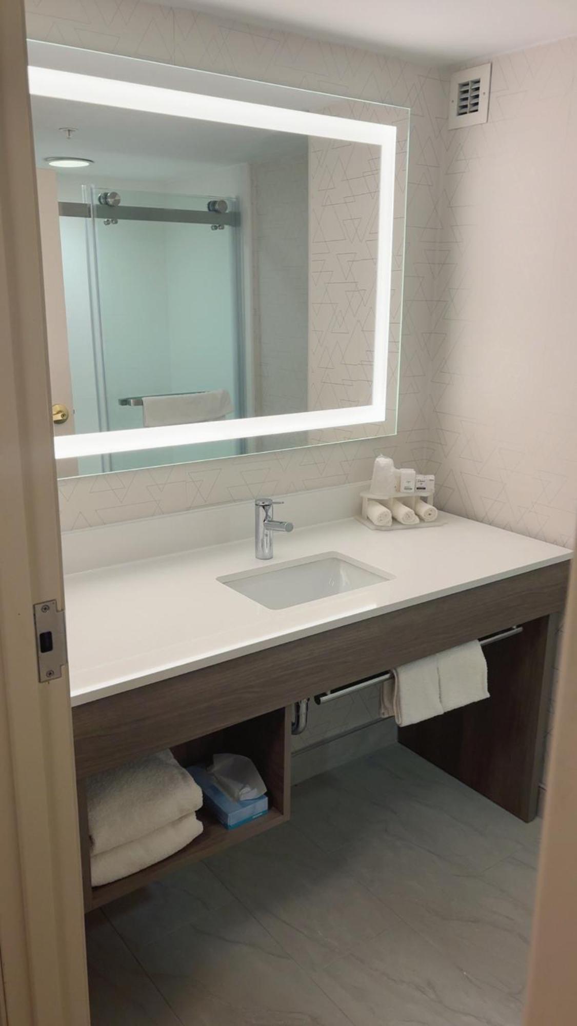 Holiday Inn Express Hotel & Suites Drums-Hazelton By Ihg Exterior photo