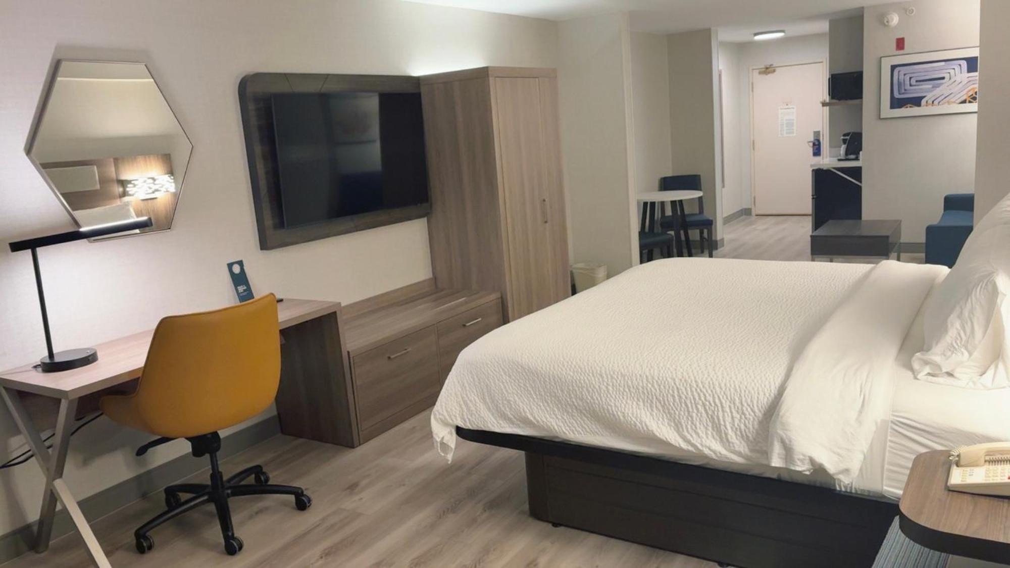 Holiday Inn Express Hotel & Suites Drums-Hazelton By Ihg Exterior photo