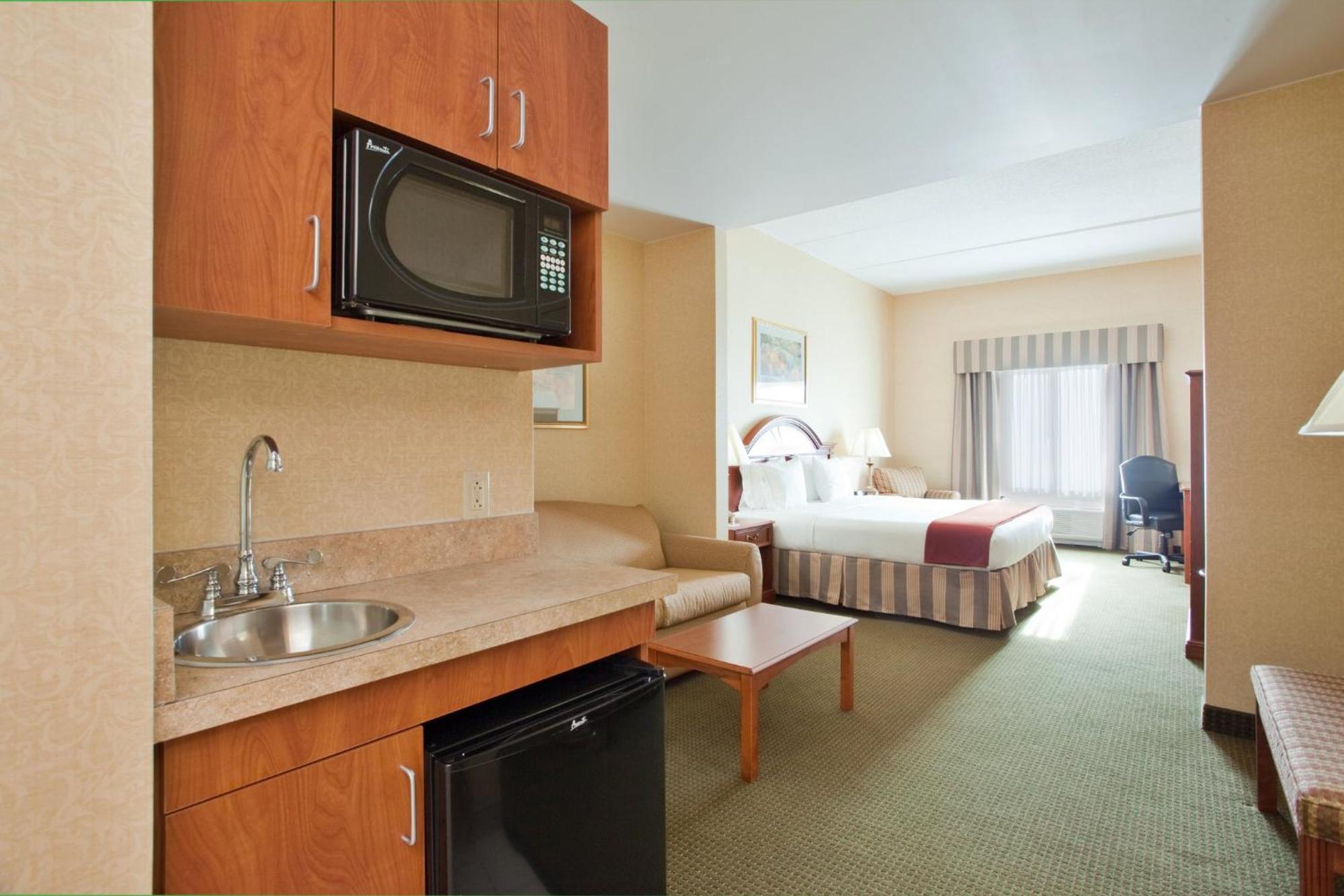Holiday Inn Express Hotel & Suites Drums-Hazelton By Ihg Exterior photo