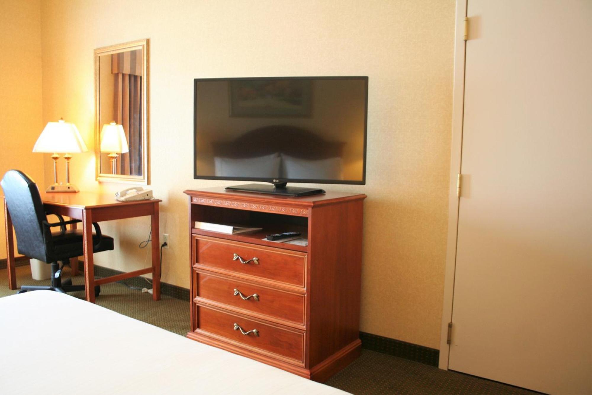Holiday Inn Express Hotel & Suites Drums-Hazelton By Ihg Exterior photo